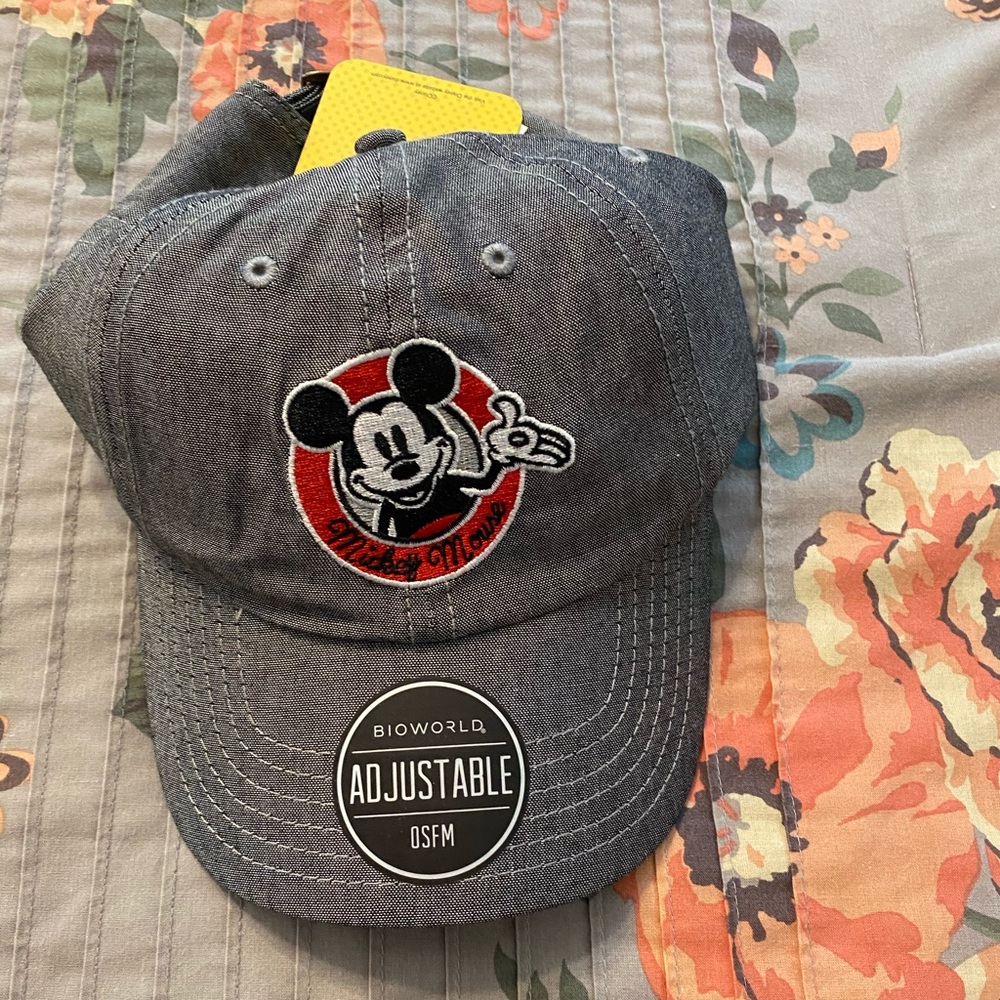 Women’s Mickey Mouse hat